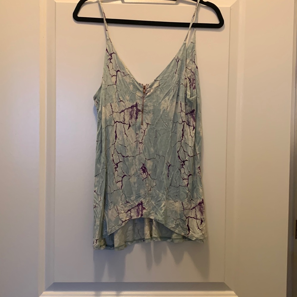 Tank top with zipper